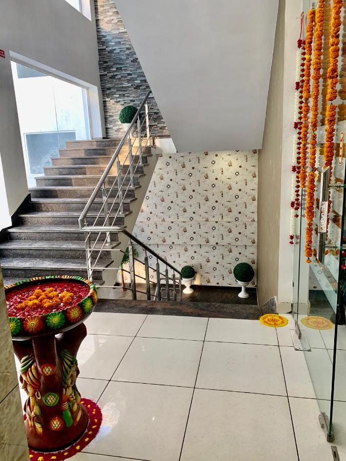 Amora Rooms Dwarka New Delhi Exteriör bild