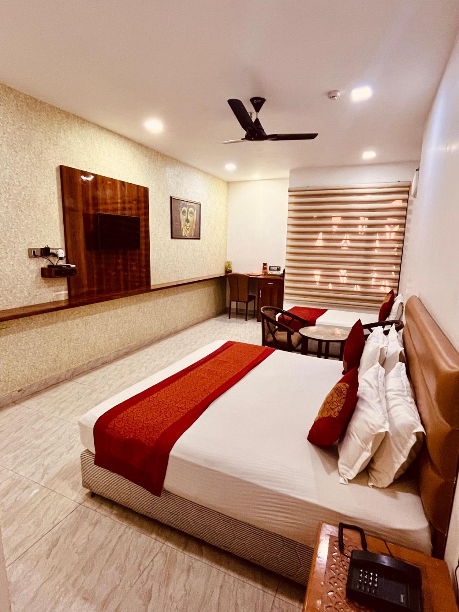Amora Rooms Dwarka New Delhi Exteriör bild