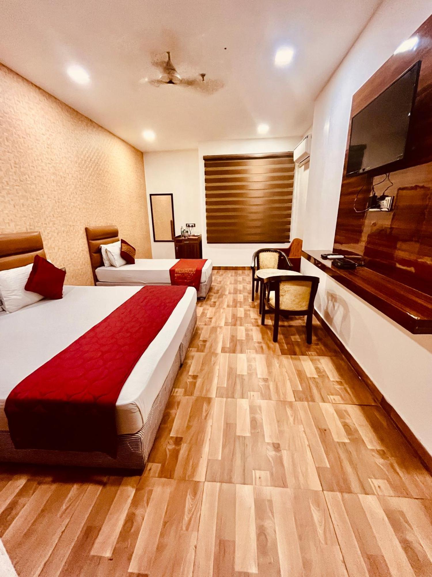 Amora Rooms Dwarka New Delhi Exteriör bild