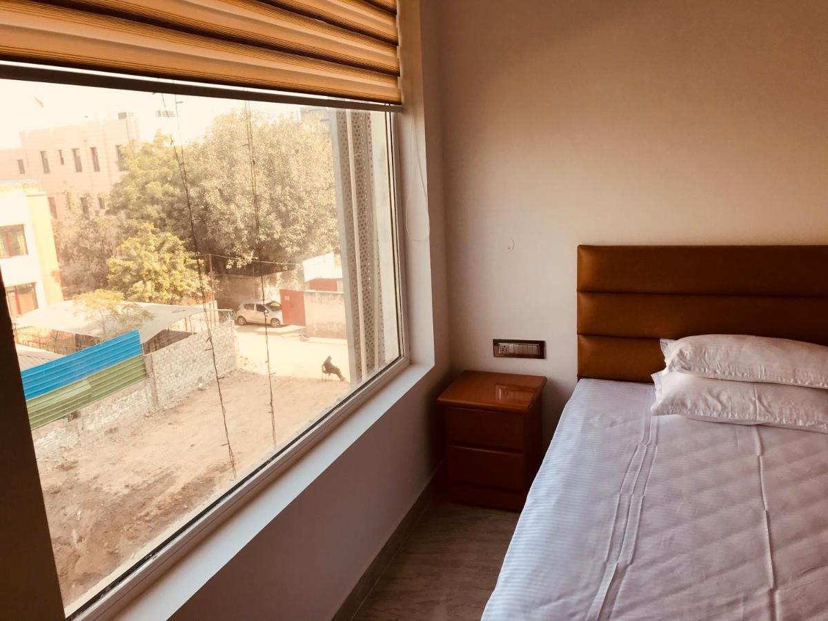 Amora Rooms Dwarka New Delhi Exteriör bild